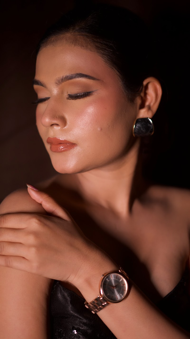 Aashi makeover salon & Academy