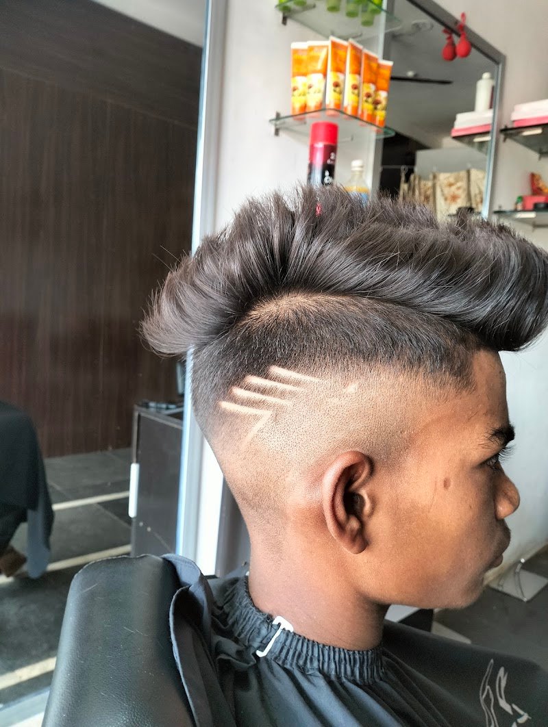 Akash cut n saloon