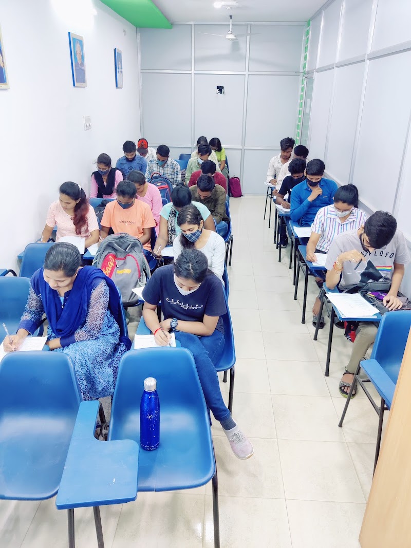 BAGHEL TUTORIALS - Coaching Center in Changurabhata, Raipur