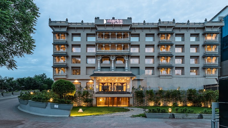 Clarks Inn Suites - Hotel in Raipur