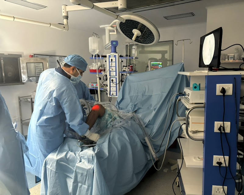 Dr Amit Saoji 