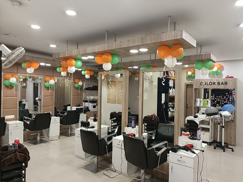 Glitz & Glamour family salon