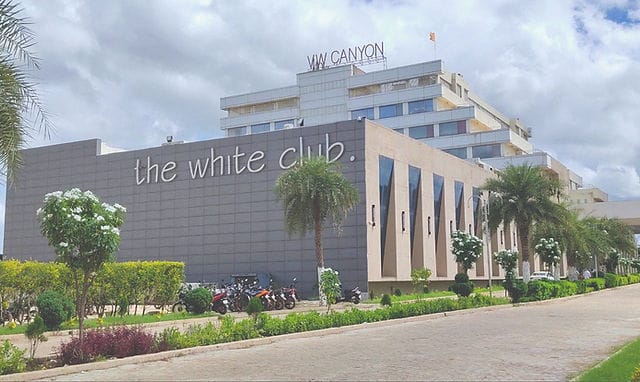 Hotel Grand Canyon - Hotel in Raipur