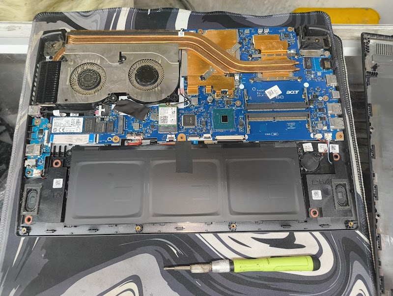 Kartik computers Mobile laptop cctv sales and Repairing Shop In nagpur