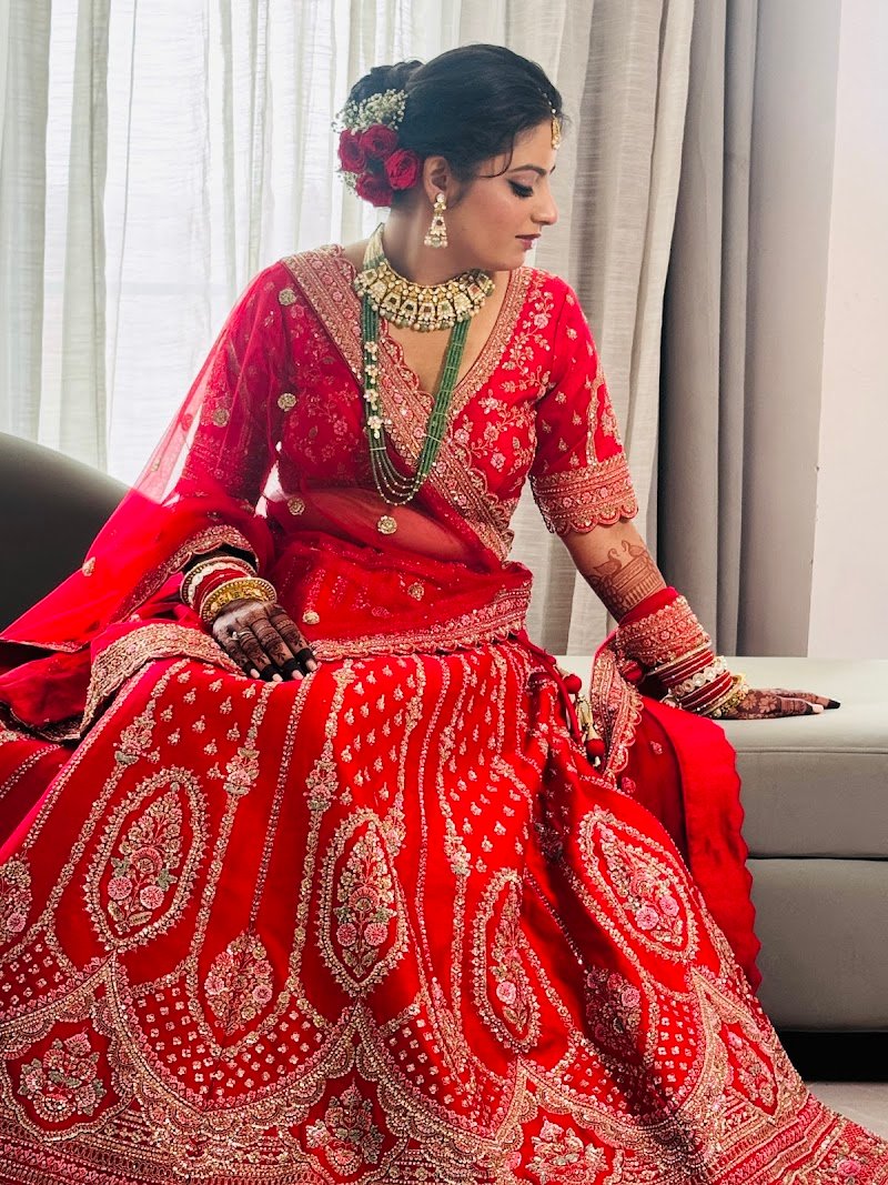 Makeovers by ruchika chawda -- Makeup Artist
