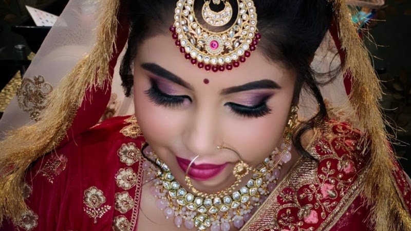 Mirror Salon & Beauty Academy