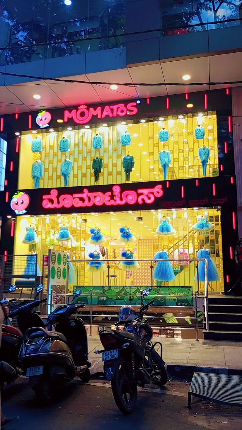 Momatos