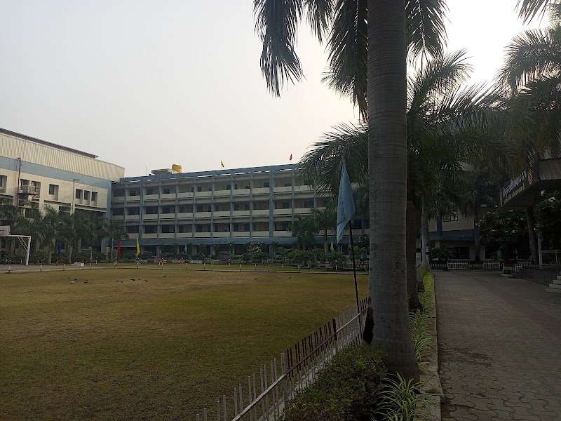 Shri Gujarati Eng Med Hr Sec School