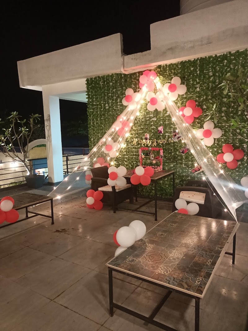The Circle Lounge